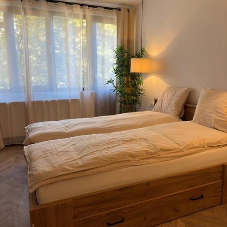 One Room Apartment- Self Check-In 24H Resita Exterior foto